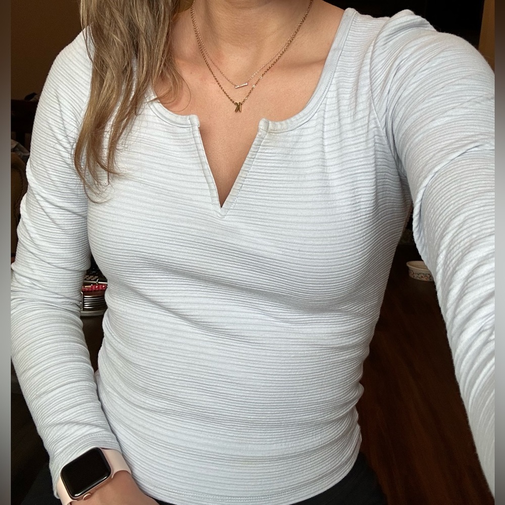 Hollister top